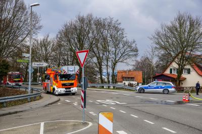 Kirchheim-Oetlingen: Dekoration mit Kerze loest Einsatz fuer die Feuerwehr aus